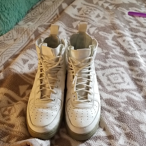 All white Air Force - Picture 1 of 3